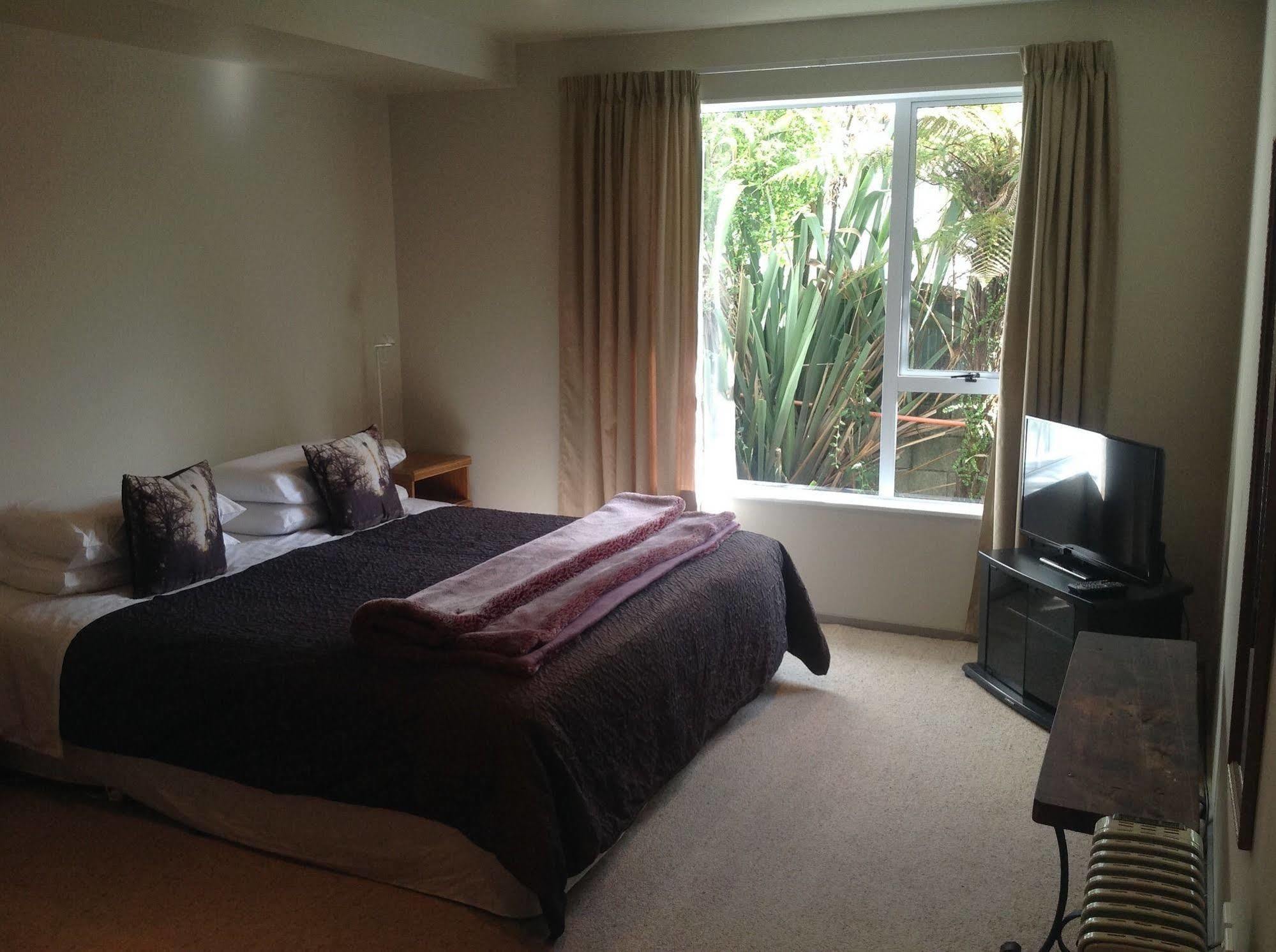 Bed and Breakfast Shakespeare House Te Anau Exterior foto