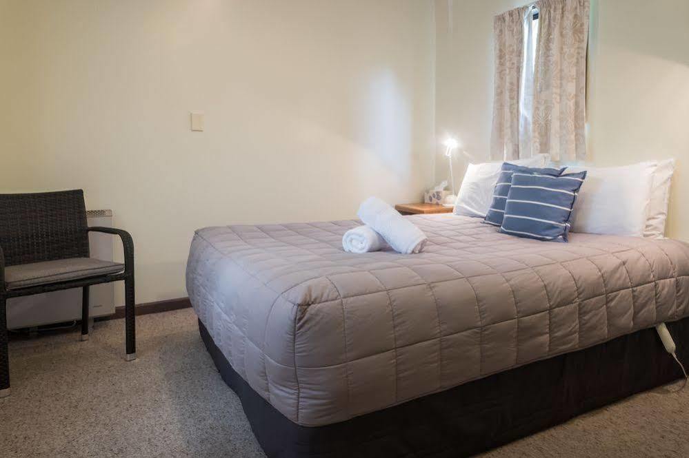 Bed and Breakfast Shakespeare House Te Anau Exterior foto